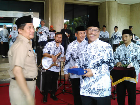 Pencarian PGRI Buton - Persatuan Guru Republik Indonesia Cabang Buton